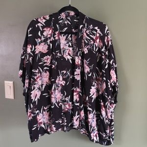 Aritzia Talula Black w/ Pink Floral Cosima Kimono Open Drape Front Top Sz S/M